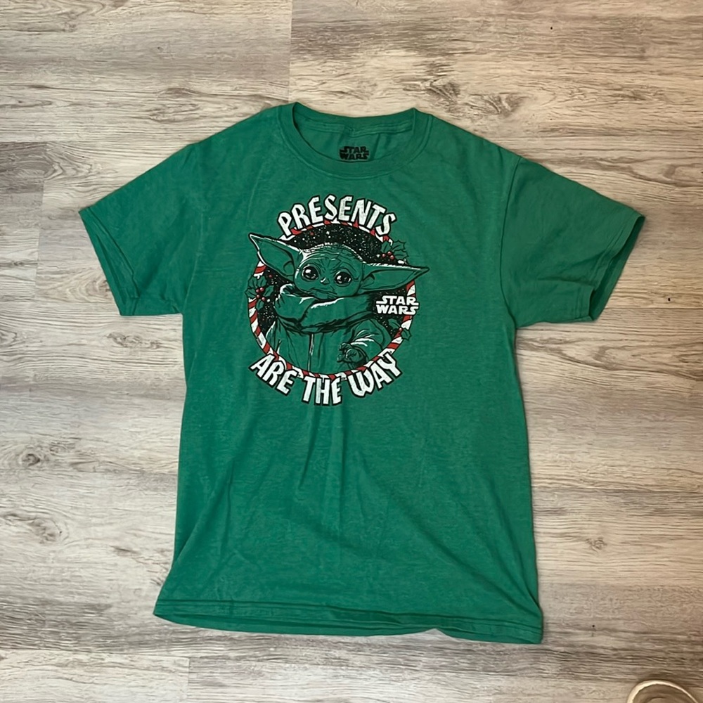 Star Wars green adult size small shirt